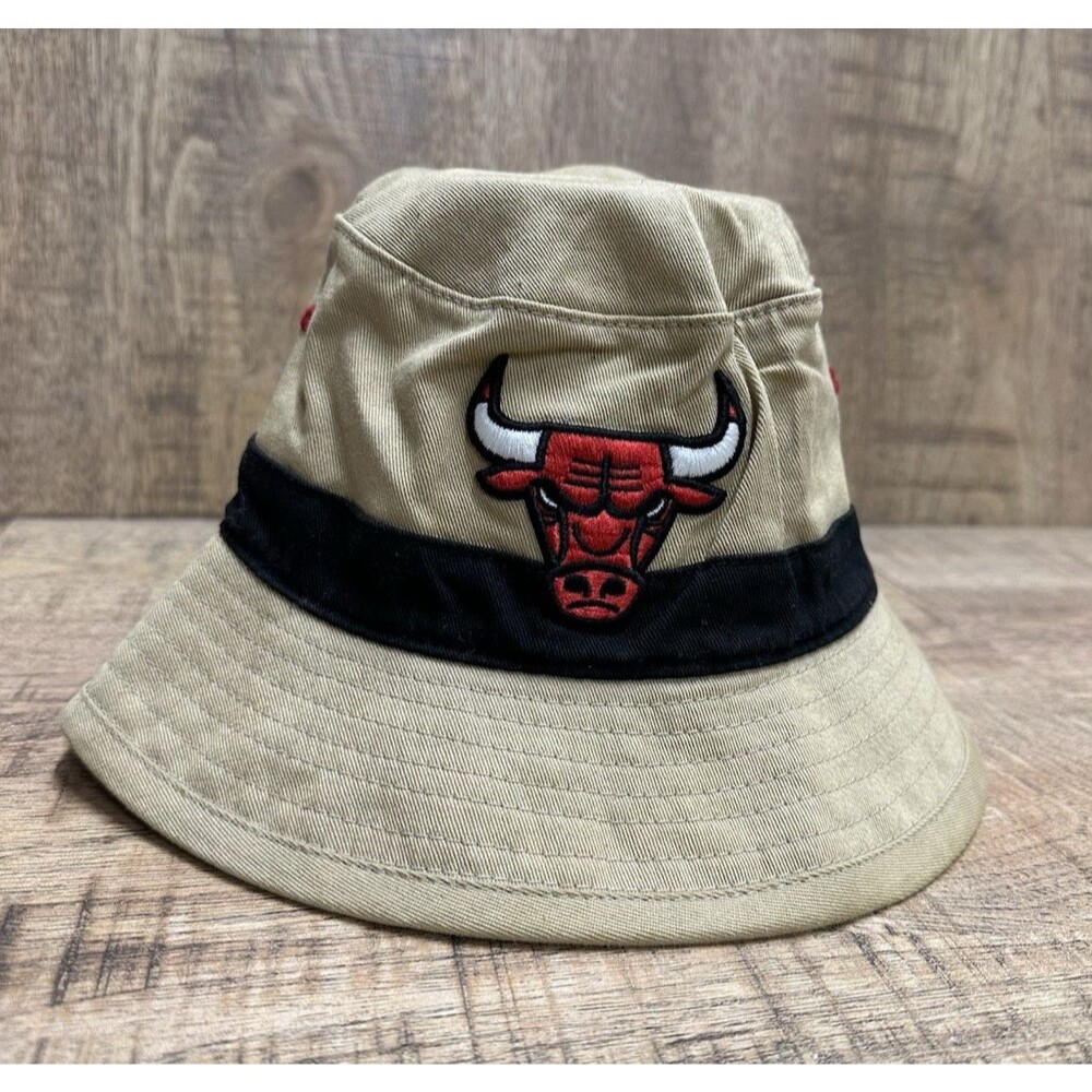 Chicago Bulls Mitchell & Ness men size L/XL flexfit bucket hat beige color